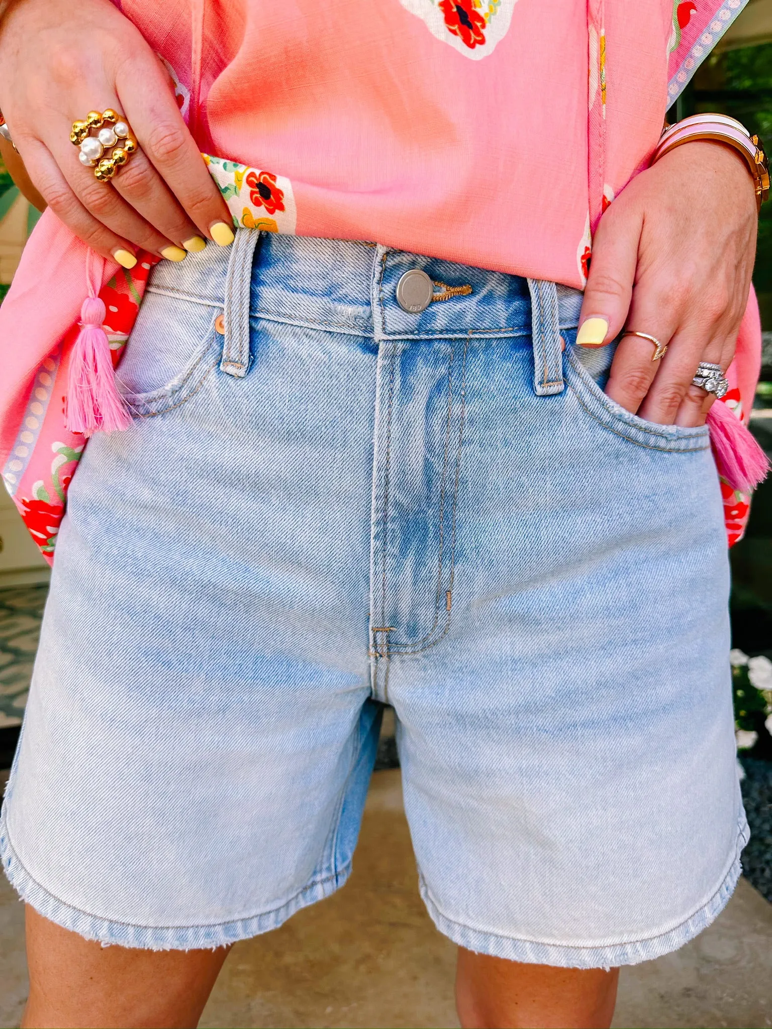 LYNLEE HIGH RISE DENIM SHORTS - LIGHT