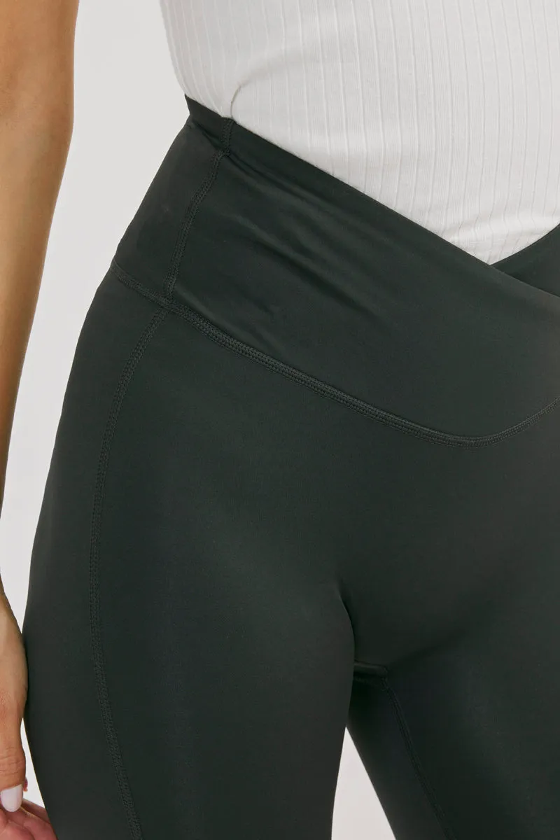 Neptune Mid Rise Active Shorts