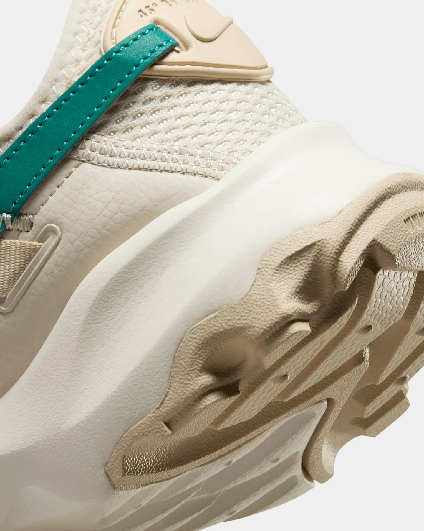 Nike Women's TC 7900 Light Orewood Brown/Geode Teal