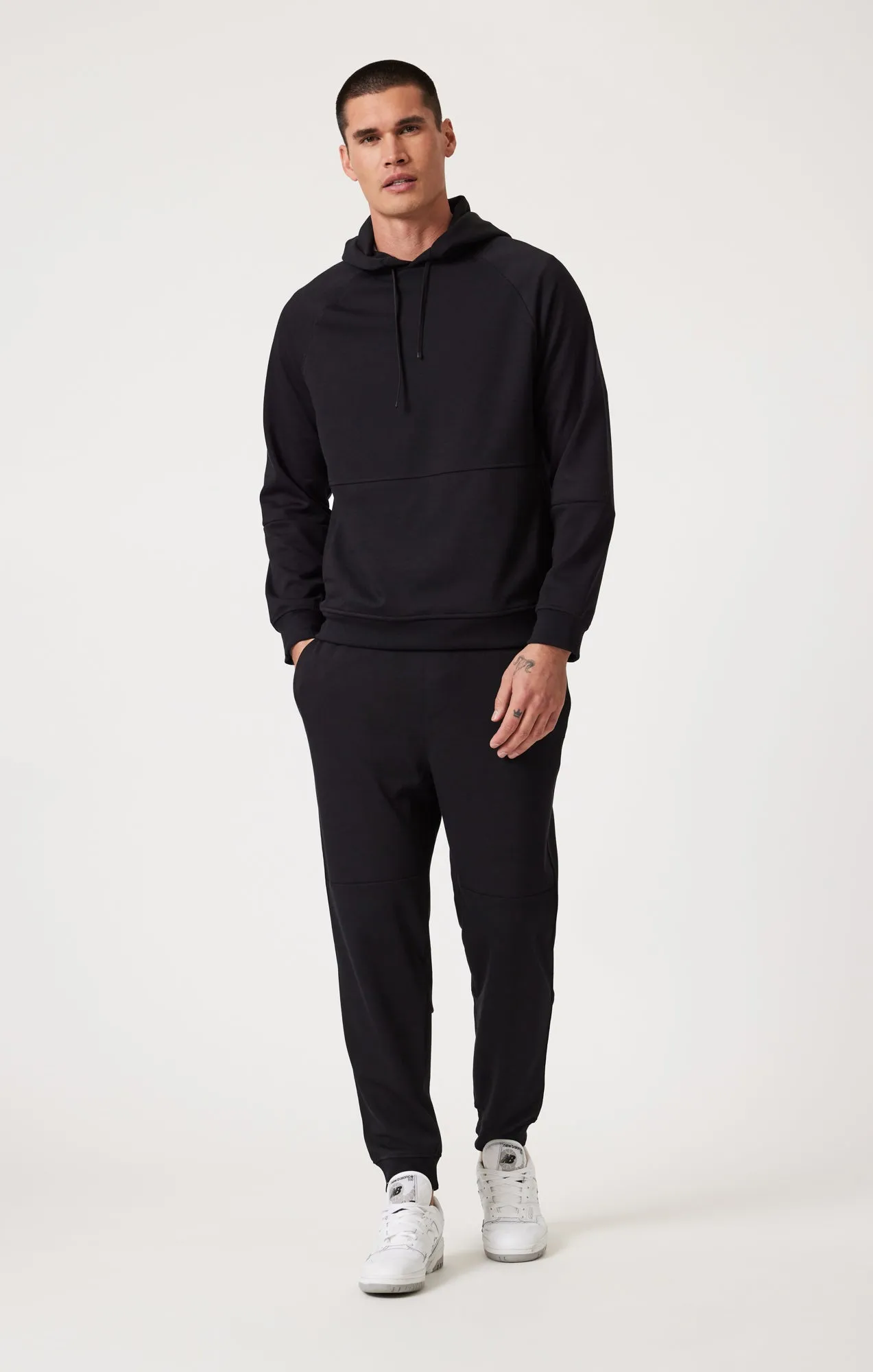 POCKET SWEATSHIRT IN BLACK