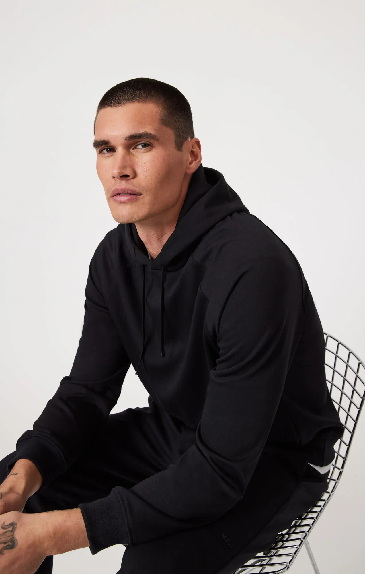 POCKET SWEATSHIRT IN BLACK