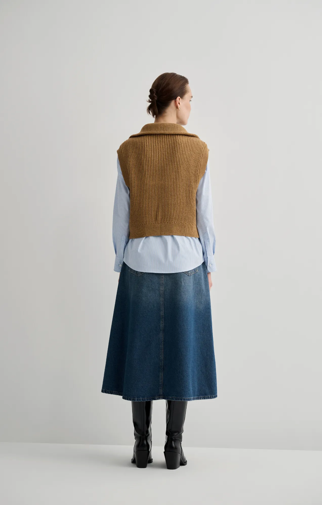 QUARTER ZIP SWEATER VEST IN TIGER'S EYE