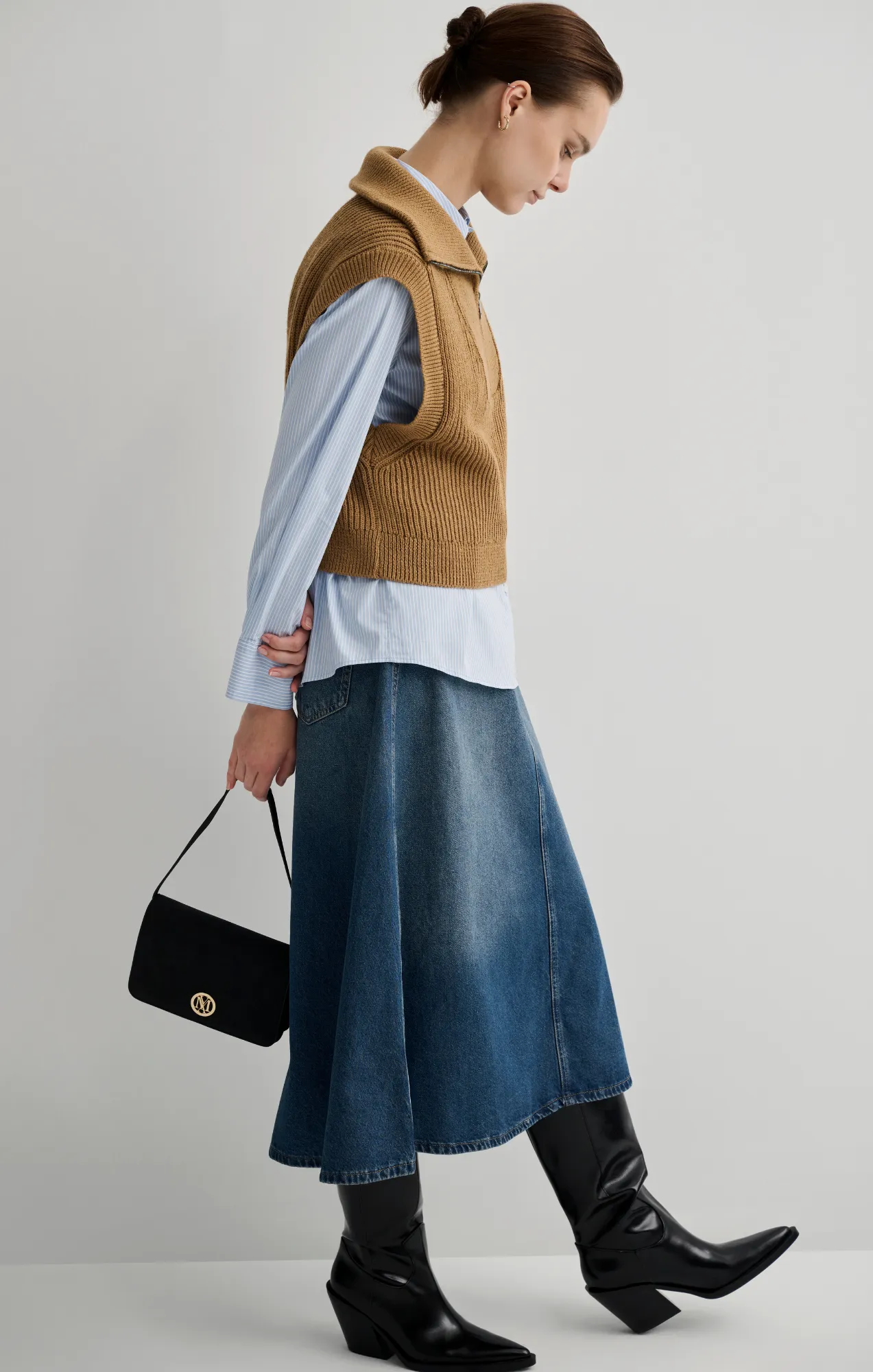 QUARTER ZIP SWEATER VEST IN TIGER'S EYE