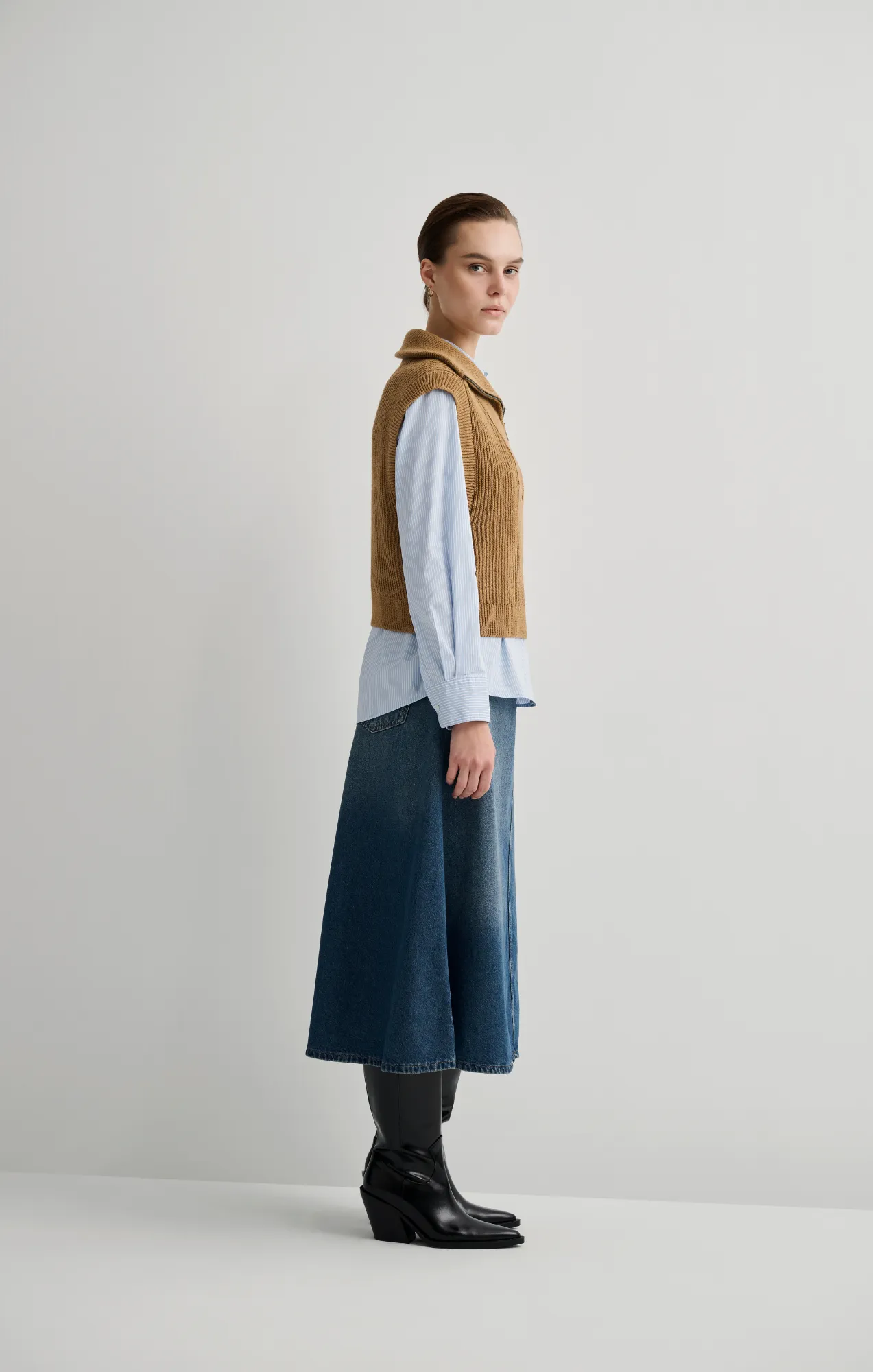 QUARTER ZIP SWEATER VEST IN TIGER'S EYE