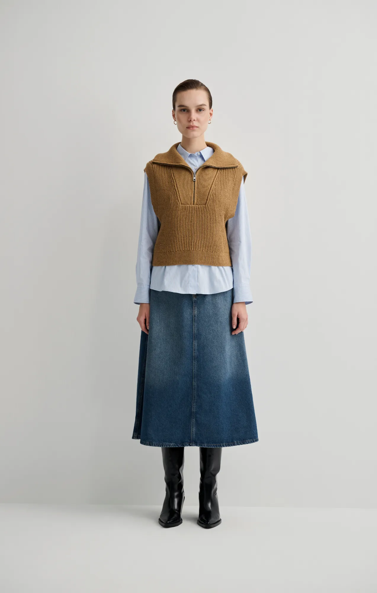 QUARTER ZIP SWEATER VEST IN TIGER'S EYE