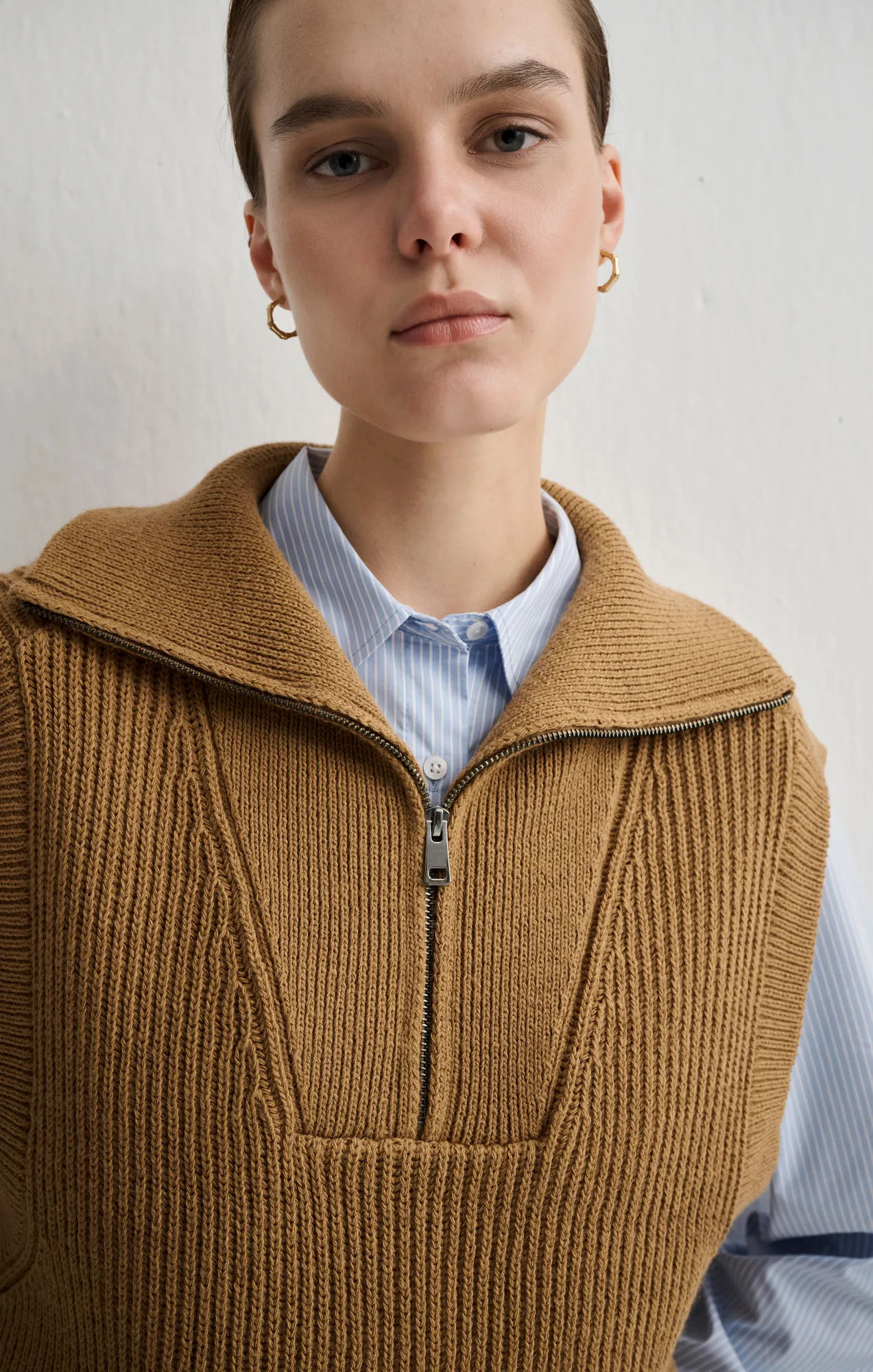 QUARTER ZIP SWEATER VEST IN TIGER'S EYE