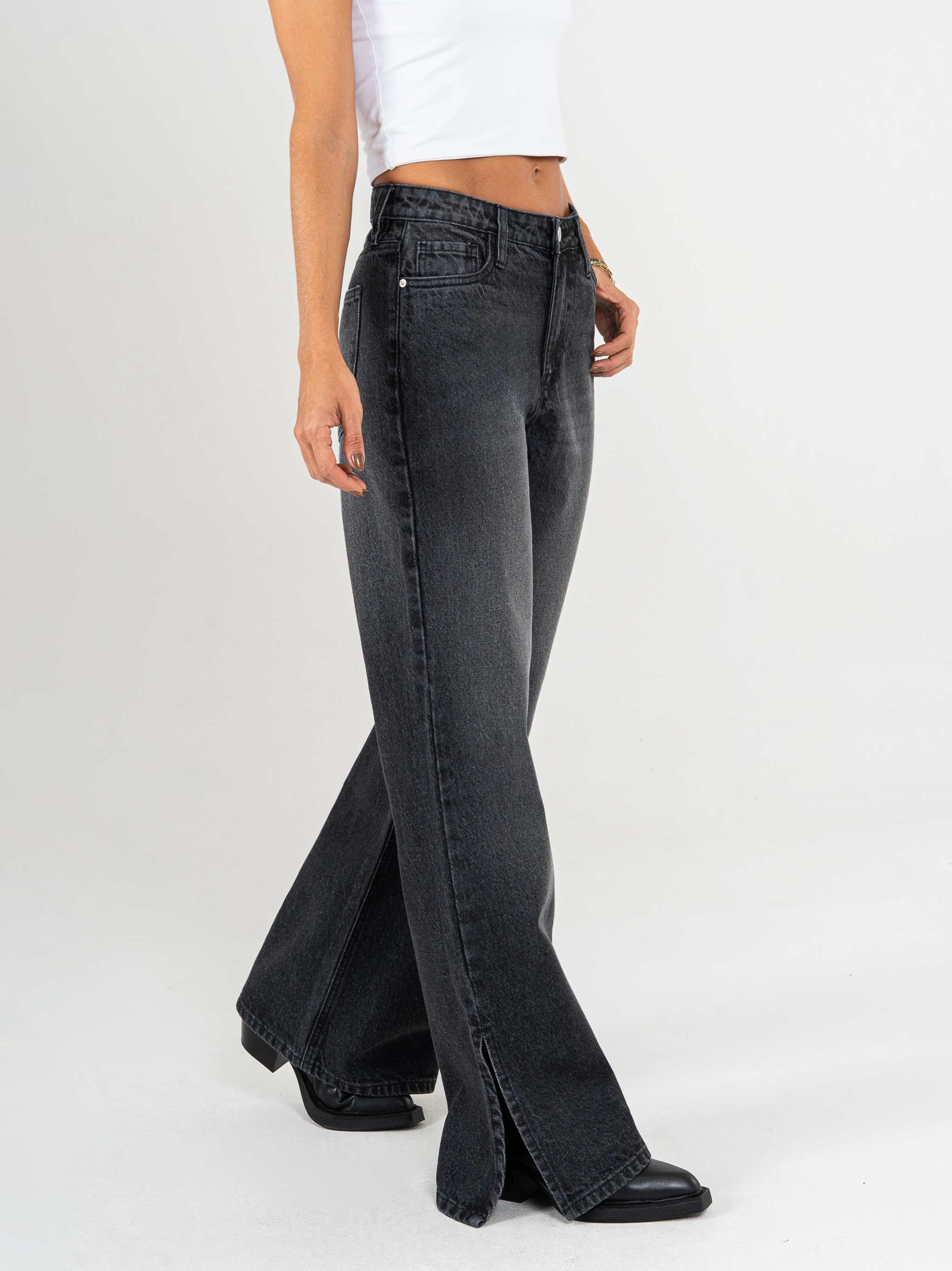 Ref: 065533 Jean semi flare, rigido, con abertura en ruedo, gris oscuro