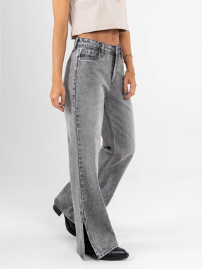 Ref: 065534 Jean semi flare, rigido, con abertura en ruedo, gris medio