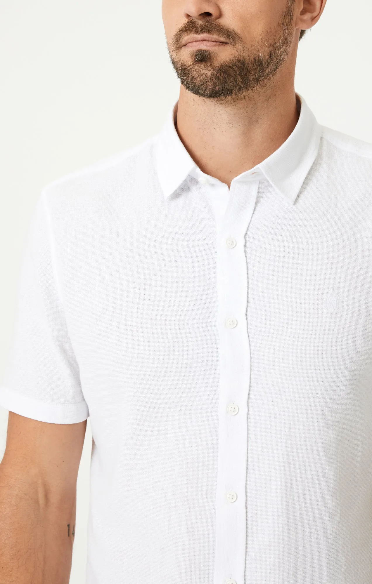 SHORT SLEEVE BUTTON-UP SHIRT IN WHITE