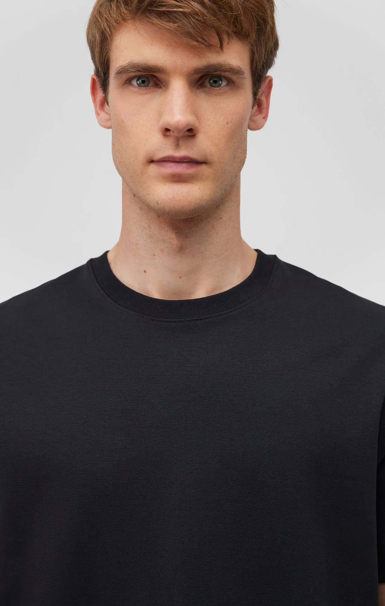 SHORT SLEEVE CREW NECK T-SHIRT IN BLACK