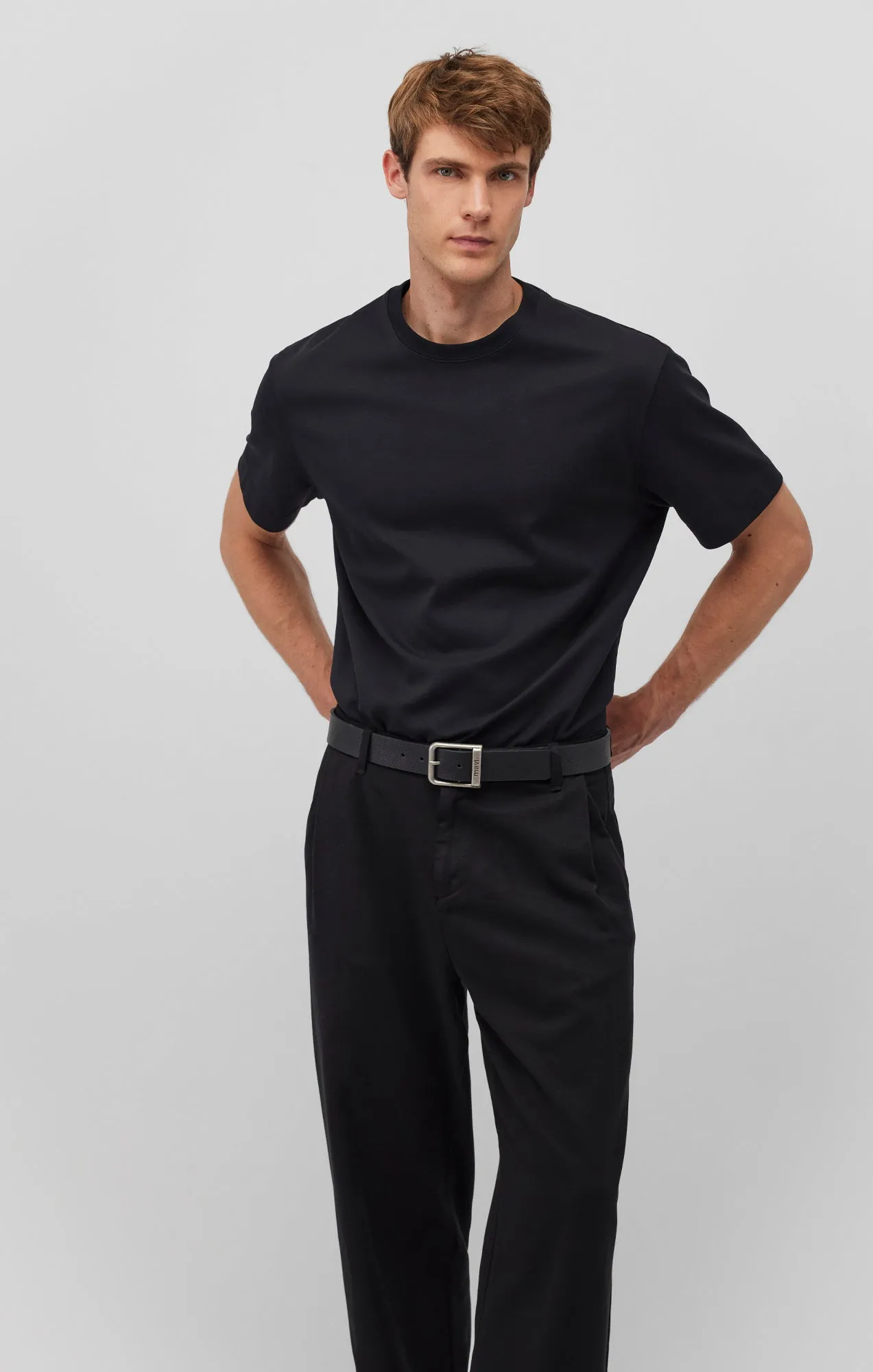 SHORT SLEEVE CREW NECK T-SHIRT IN BLACK