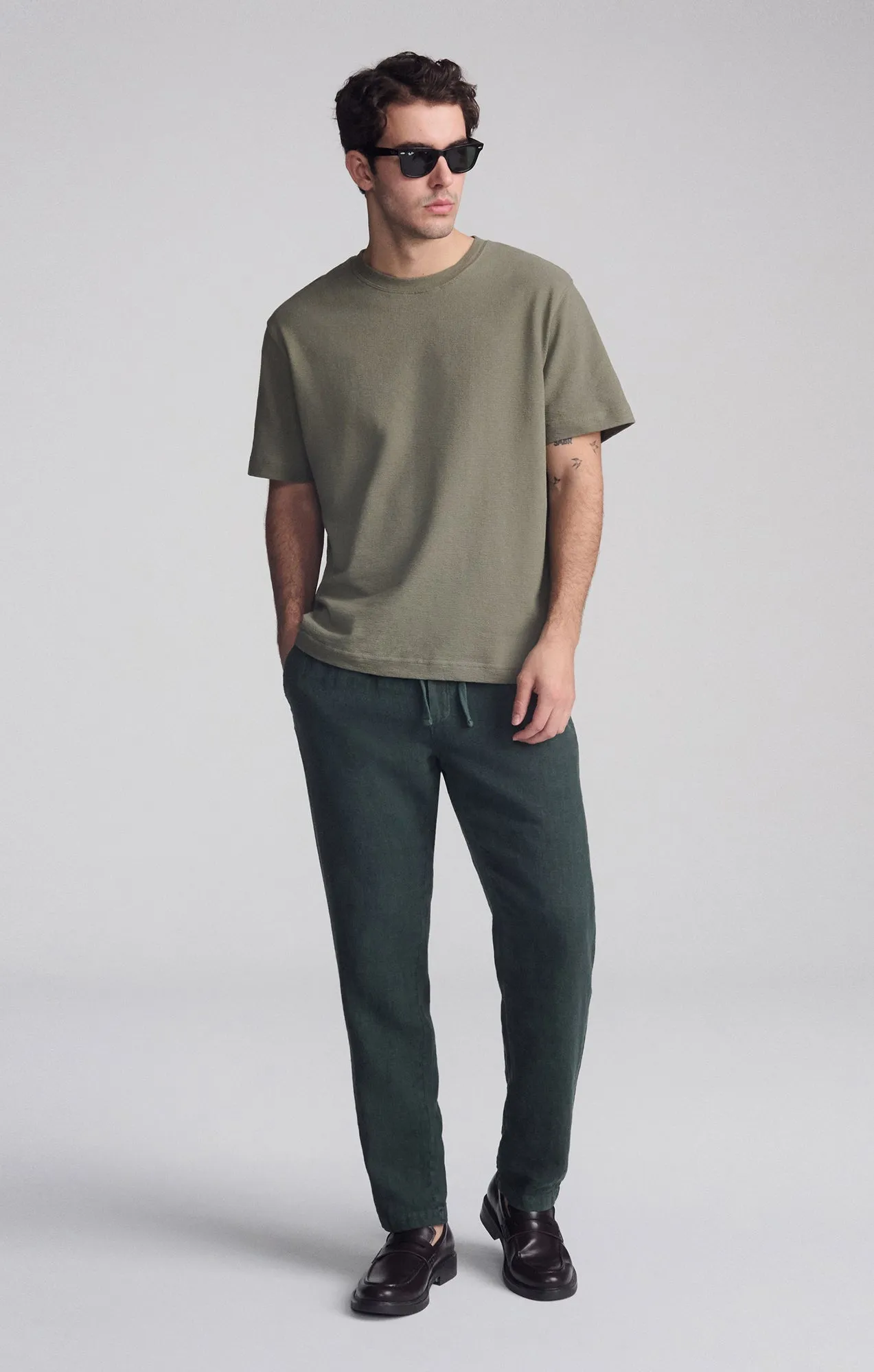 SHORT SLEEVE CREW NECK T-SHIRT IN DUSTY OLIVE