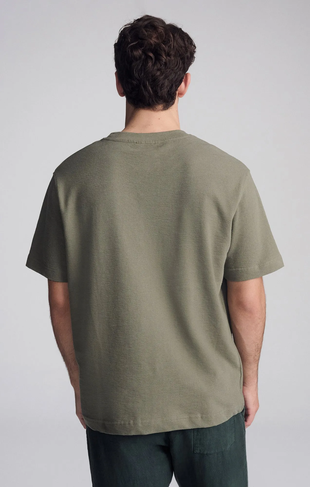 SHORT SLEEVE CREW NECK T-SHIRT IN DUSTY OLIVE