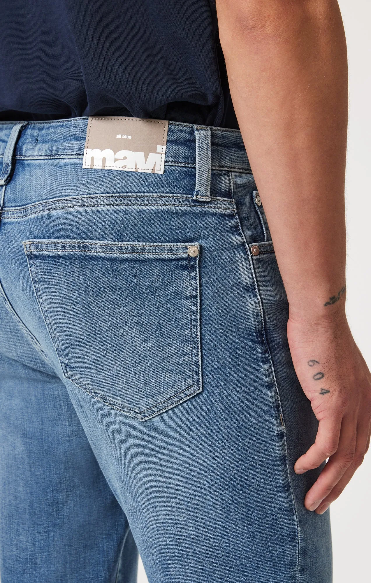 STEVE ATHLETIC FIT IN MID BRUSHED CLASSIC BLUE