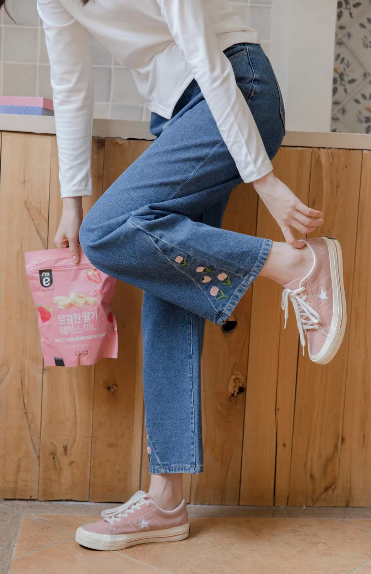 Tulip Tips Embroidered Jeans (2 Colors)