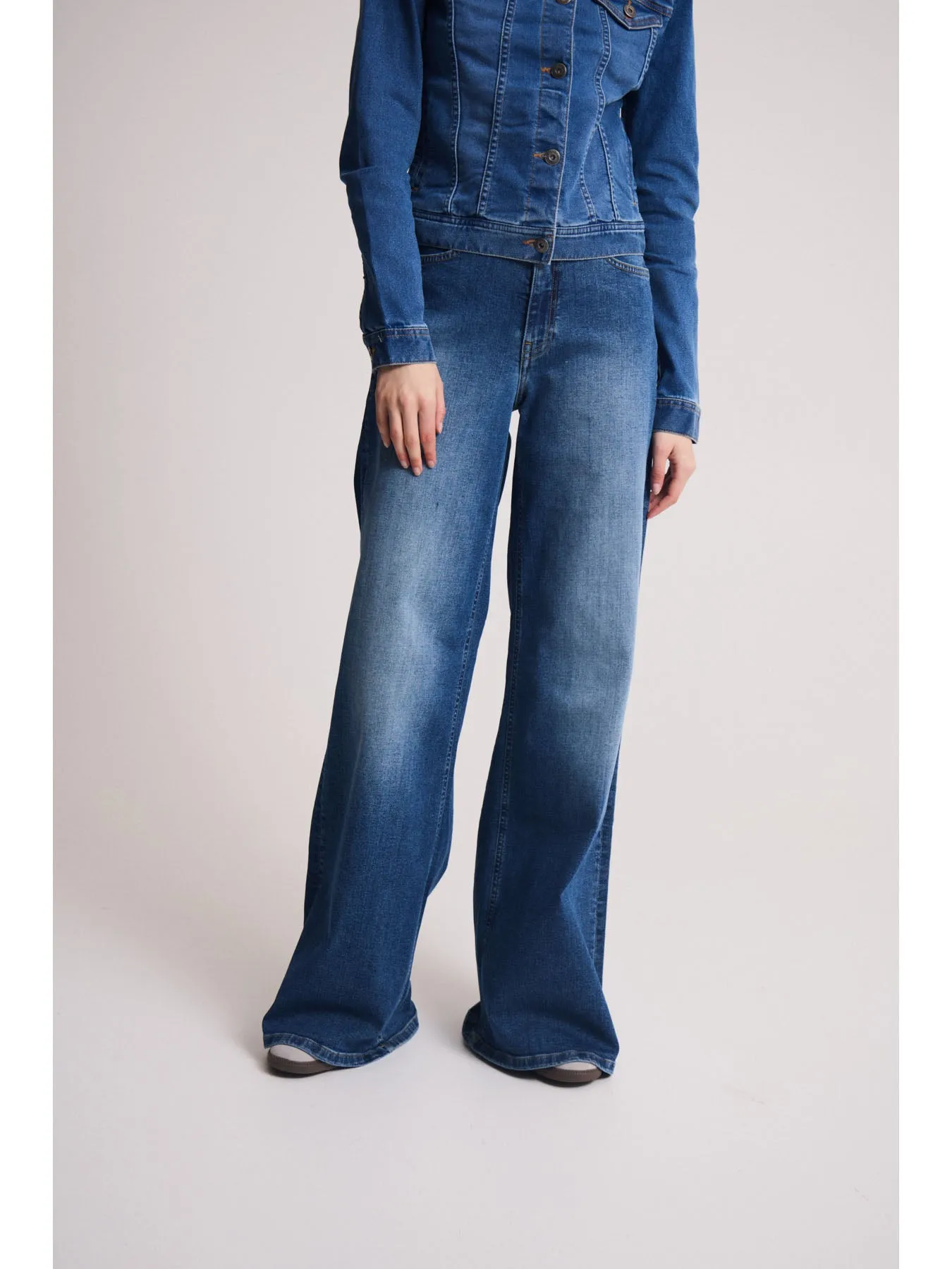 Twiggy Wide Leg Jeans - Medium Blue