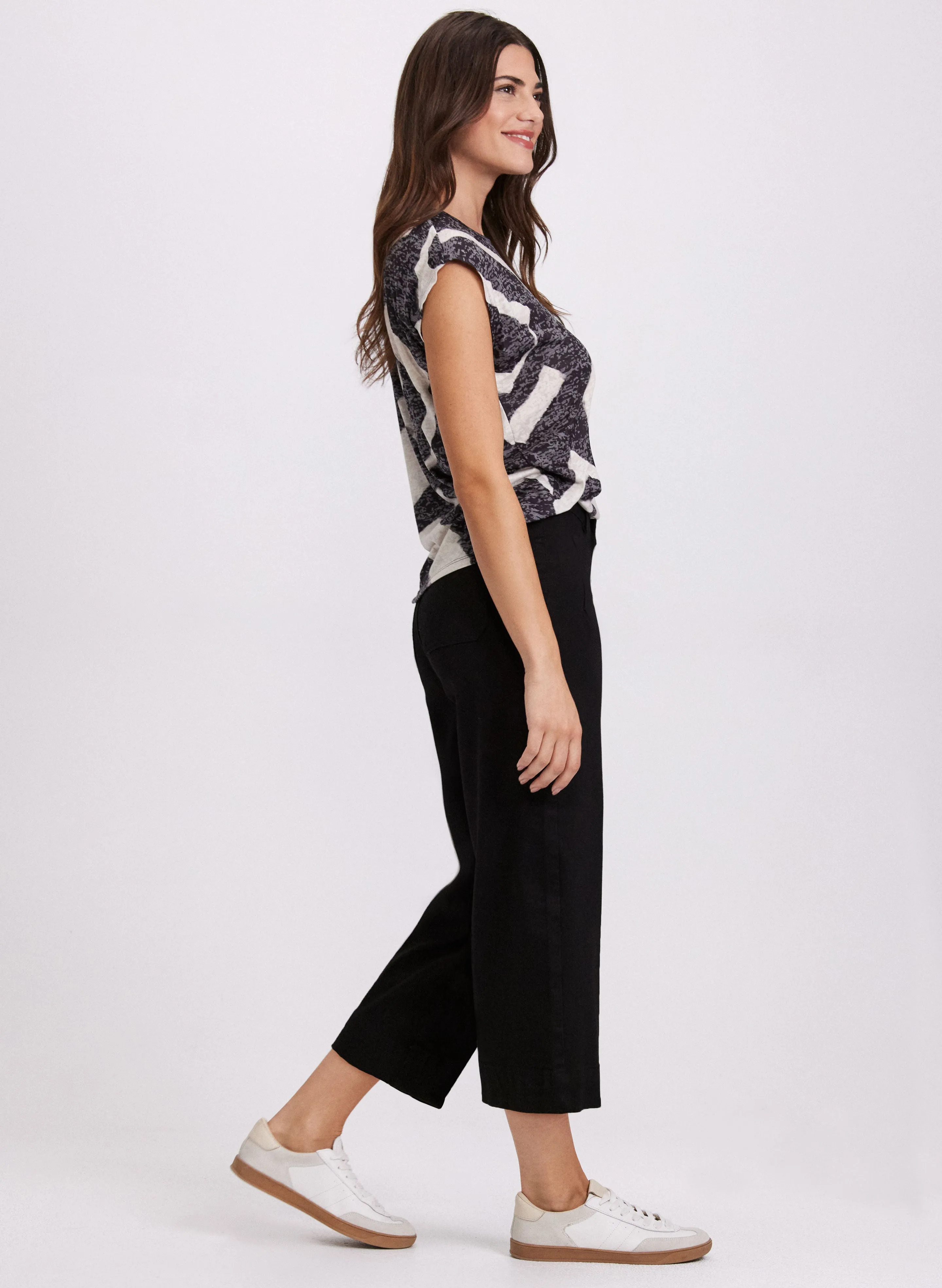 Wide-Leg Cropped Jeans