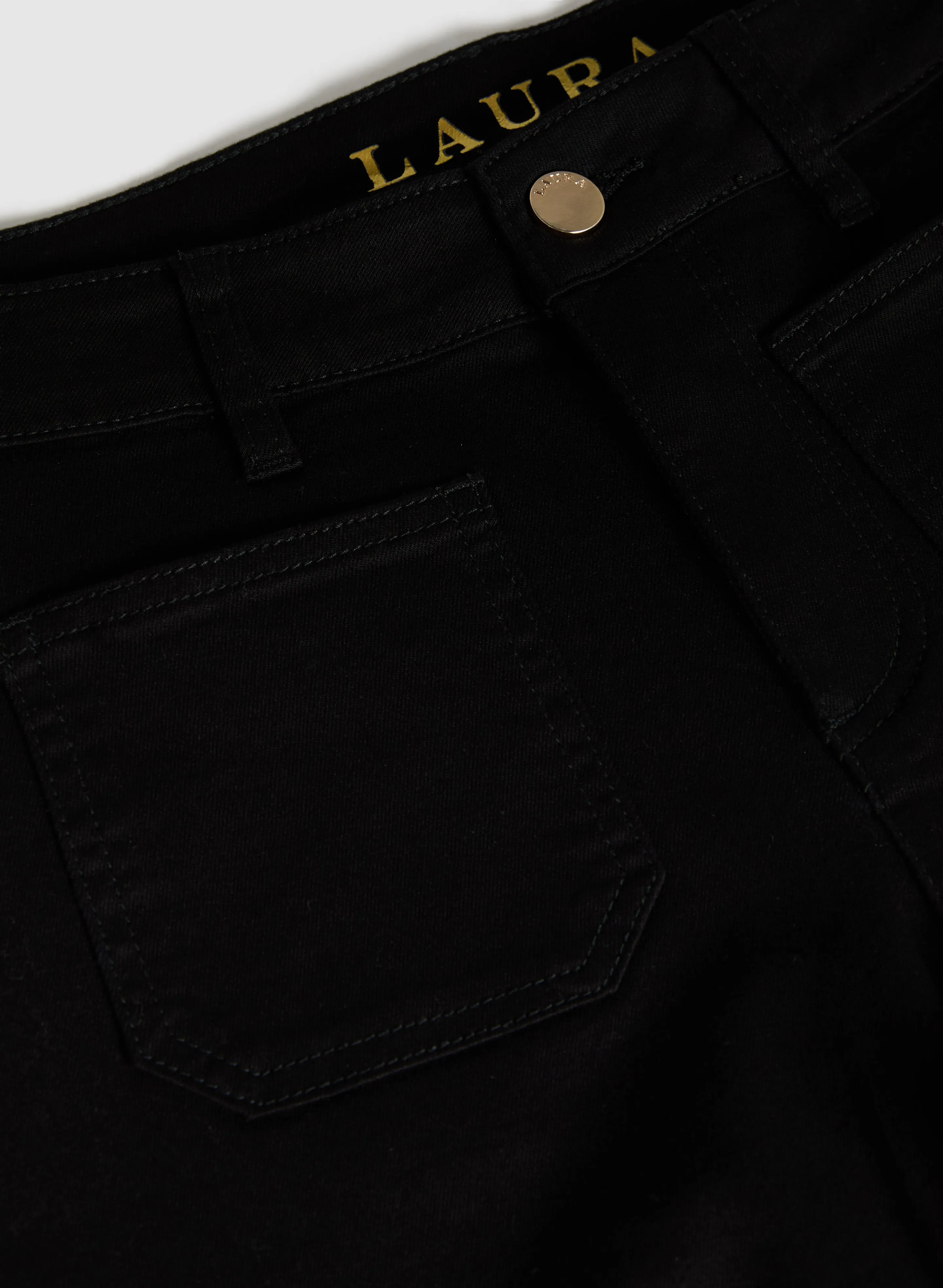 Wide-Leg Cropped Jeans