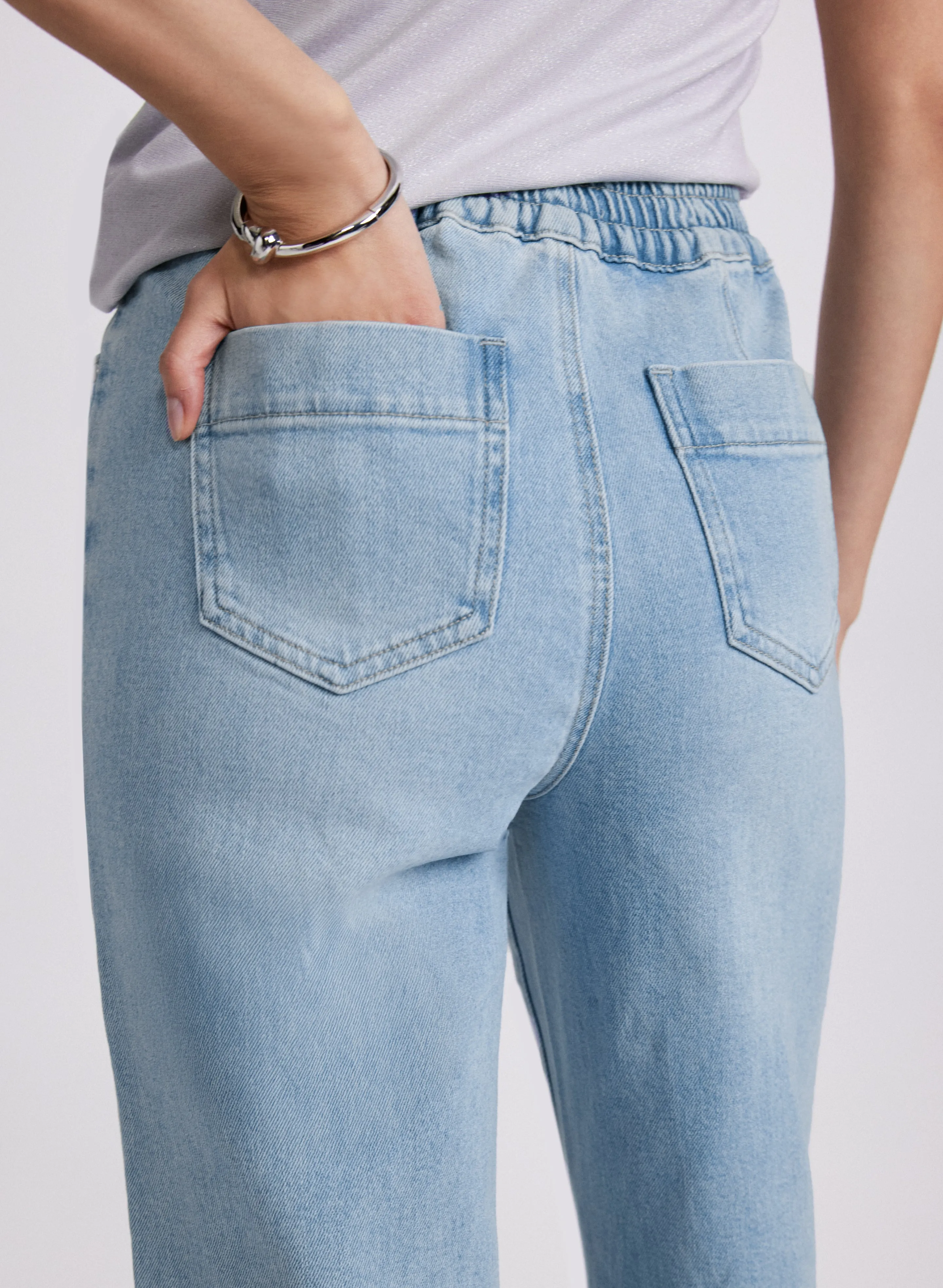 Wide-Leg Jeans