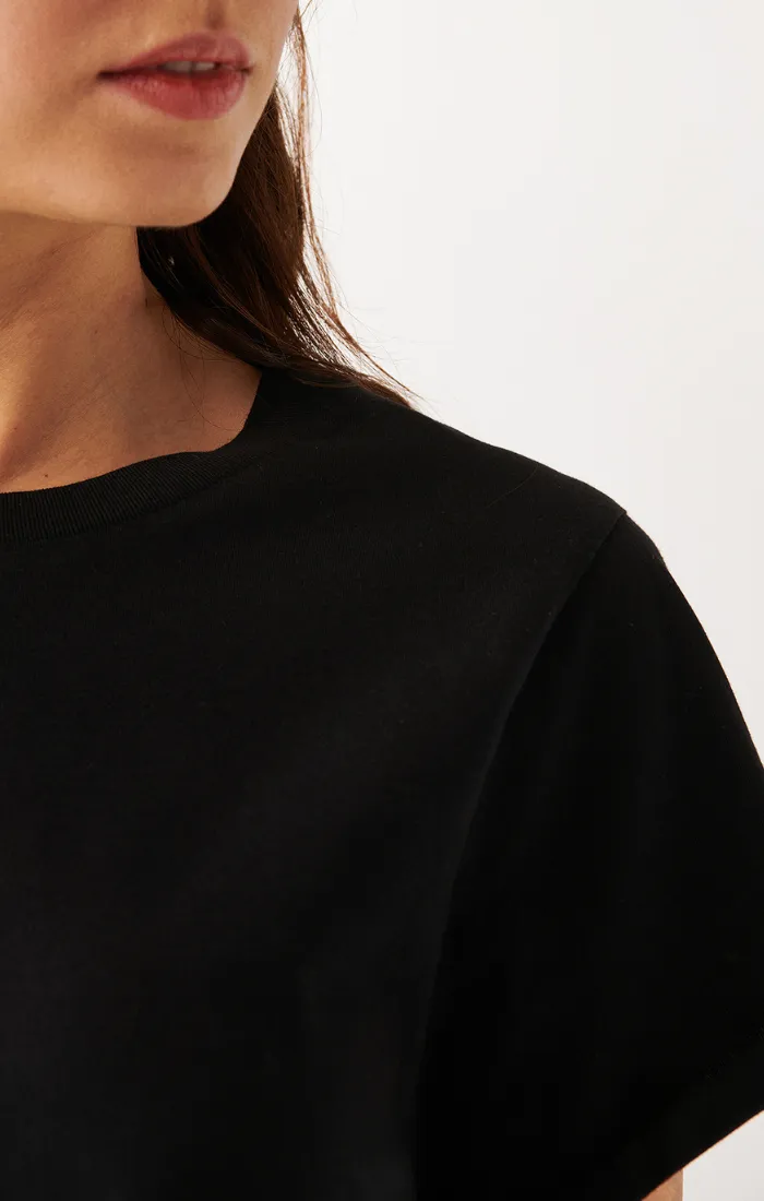 WOMEN'S SHORT SLEEVE T-SHIRT IN BLACK