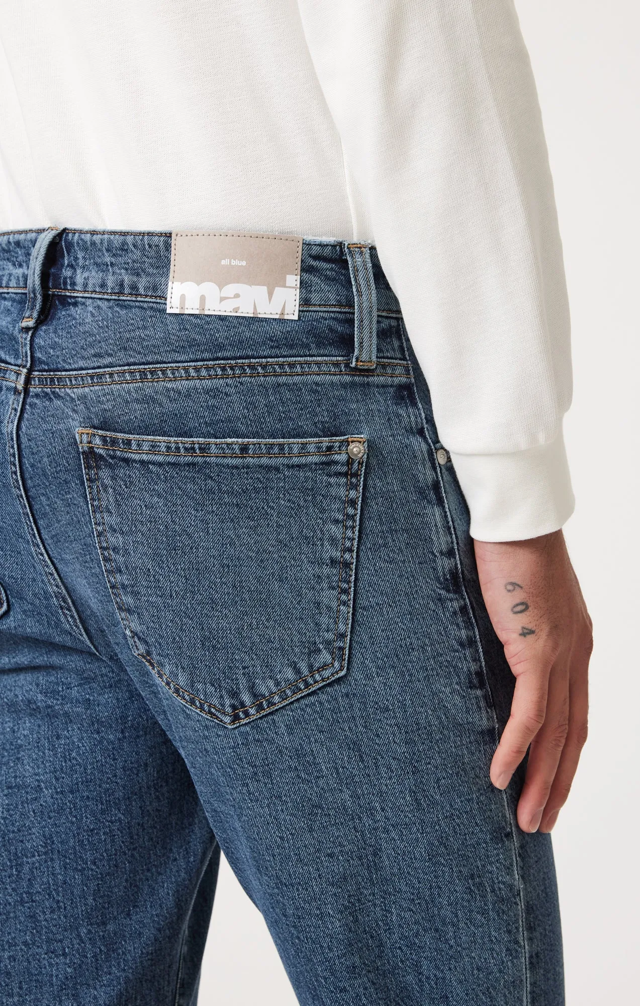 ZACH STRAIGHT LEG IN DARK BRUSHED CLASSIC BLUE